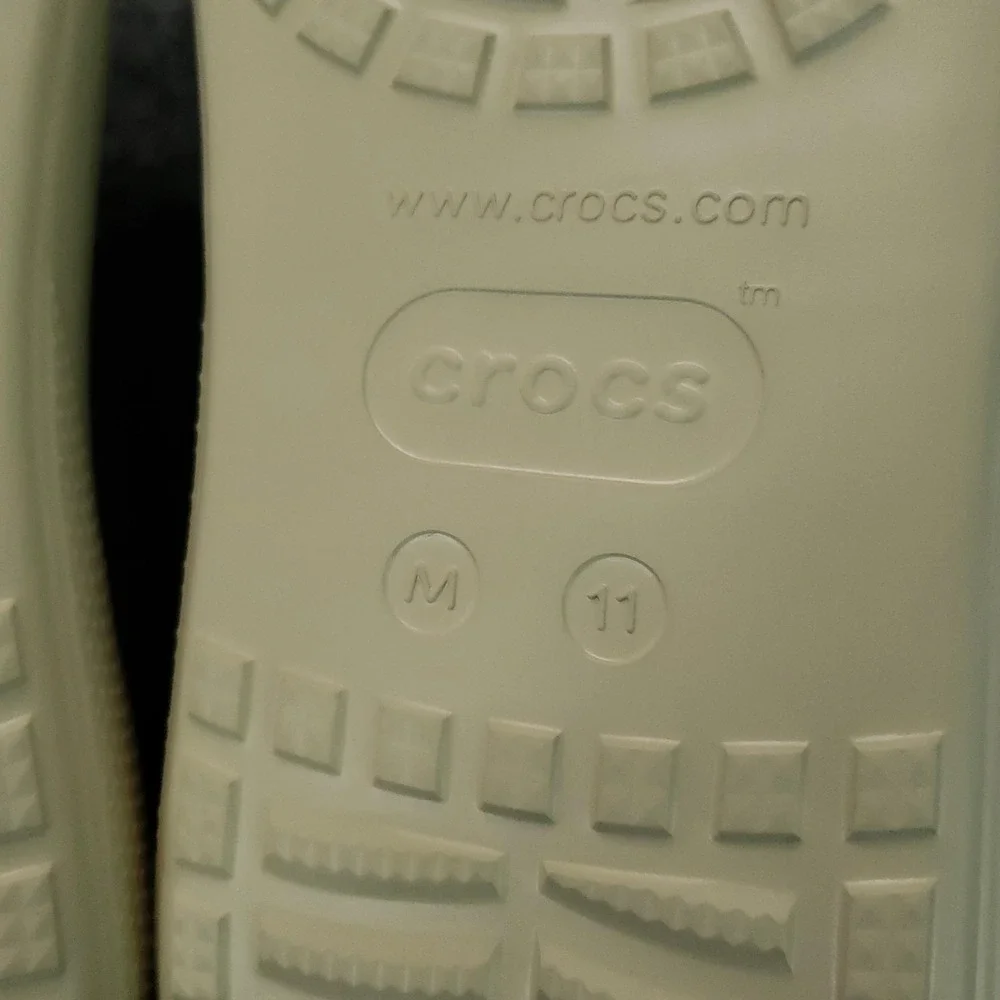 Crocs Shoes Mens Size 11 Beige Classic Crush Clog Sandal Casual Comfort 207670